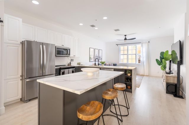 72 SE 6th Avenue H, Delray Beach, FL 33483