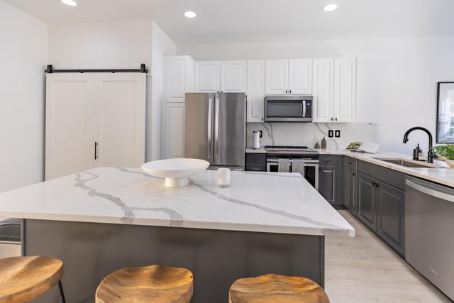 72 SE 6th Avenue H, Delray Beach, FL 33483