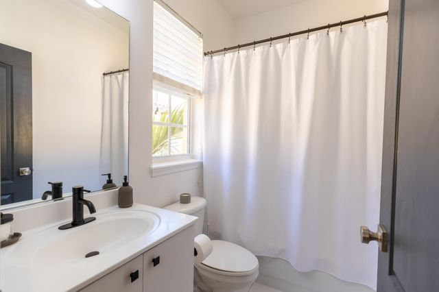 72 SE 6th Avenue H, Delray Beach, FL 33483