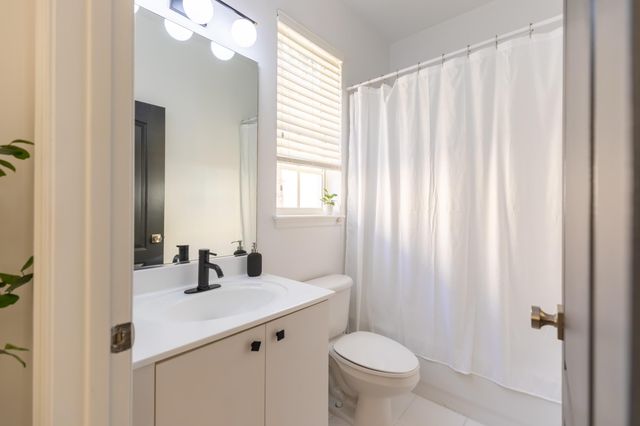 72 SE 6th Avenue H, Delray Beach, FL 33483