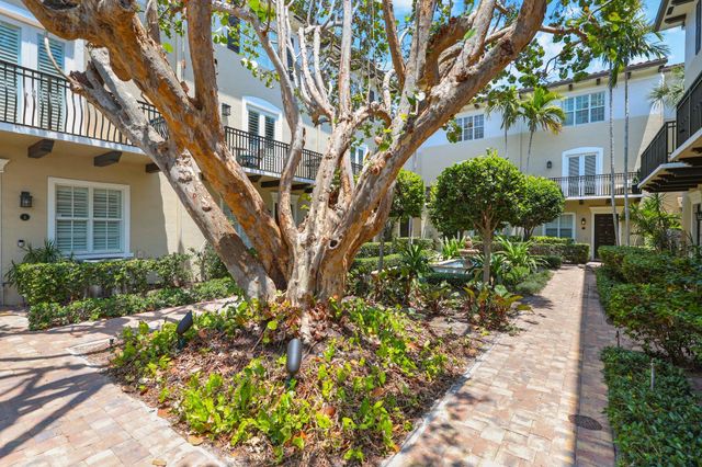 72 SE 6th Avenue H, Delray Beach, FL 33483