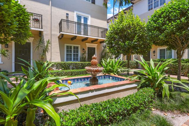 72 SE 6th Avenue H, Delray Beach, FL 33483