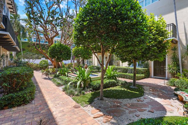 72 SE 6th Avenue H, Delray Beach, FL 33483