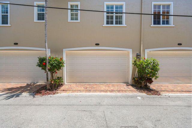 72 SE 6th Avenue H, Delray Beach, FL 33483