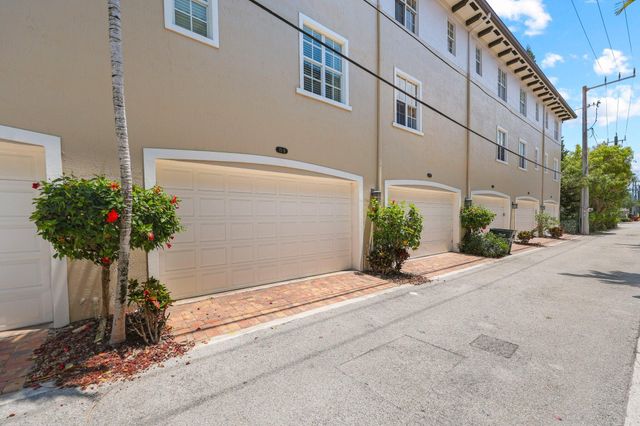 72 SE 6th Avenue H, Delray Beach, FL 33483