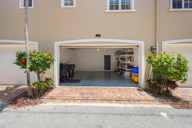 72 SE 6th Avenue H, Delray Beach, FL 33483