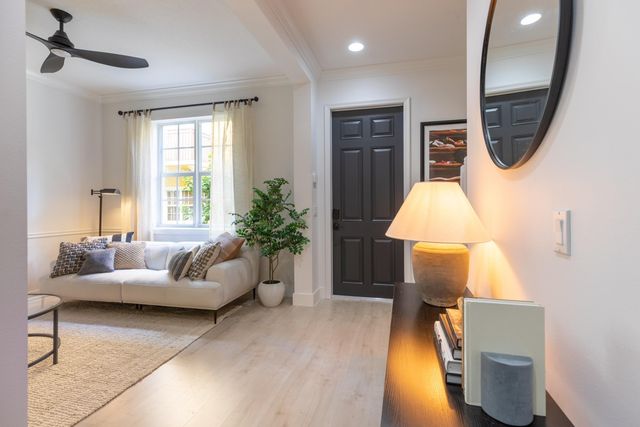 72 SE 6th Avenue H, Delray Beach, FL 33483