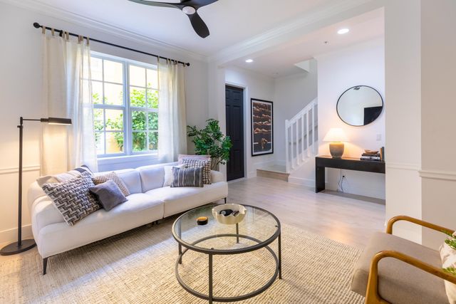 72 SE 6th Avenue H, Delray Beach, FL 33483