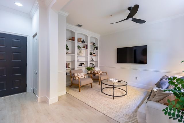 72 SE 6th Avenue H, Delray Beach, FL 33483
