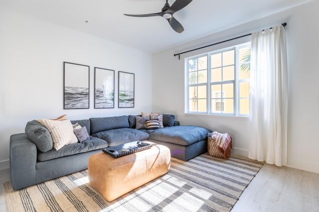 72 SE 6th Avenue H, Delray Beach, FL 33483