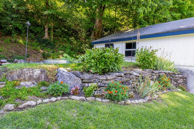 33 North Avenue, Pleasant Valley, NY 12569