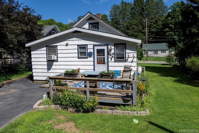 33 North Avenue, Pleasant Valley, NY 12569