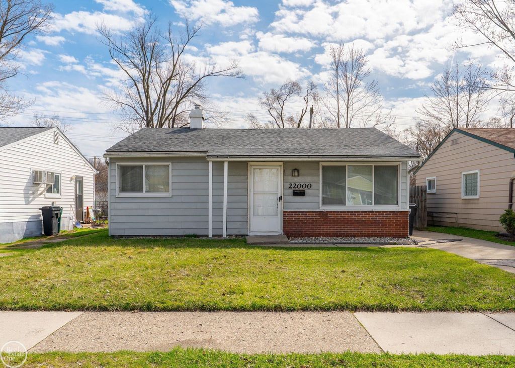22000 Blackstone Avenue, Oak Park, MI 48237
