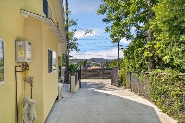5929 Weaver Lane, Los Angeles, CA 90042