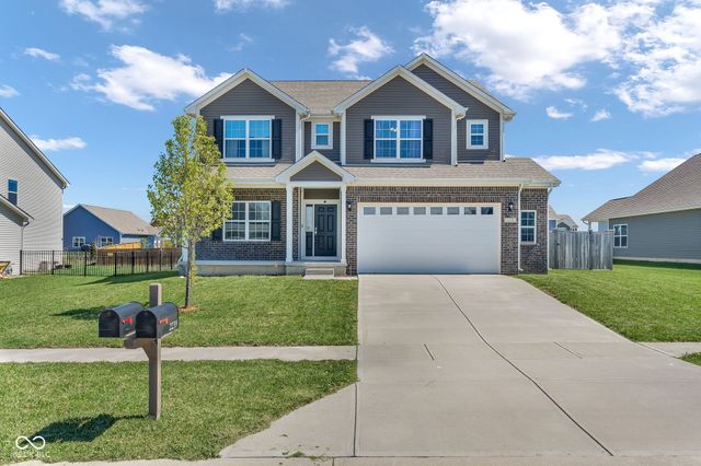 2239 Summer Shore Drive, Greenwood, IN 46143