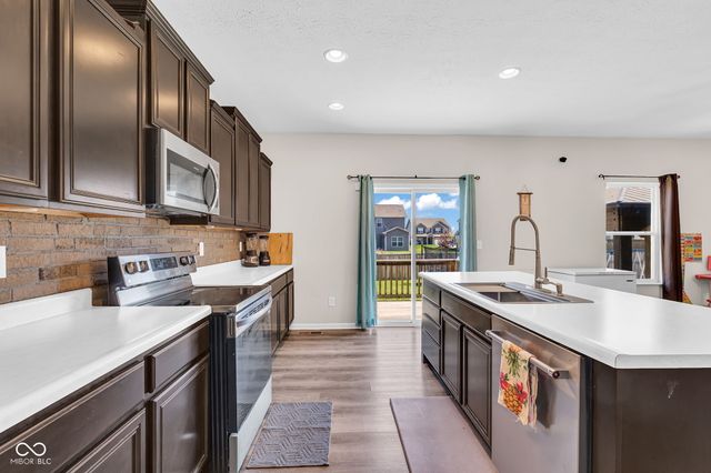 2239 Summer Shore Drive, Greenwood, IN 46143