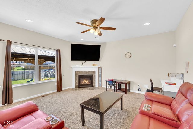 2239 Summer Shore Drive, Greenwood, IN 46143