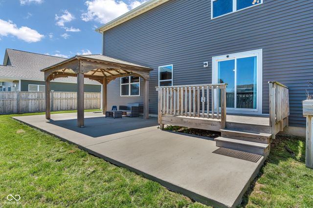 2239 Summer Shore Drive, Greenwood, IN 46143