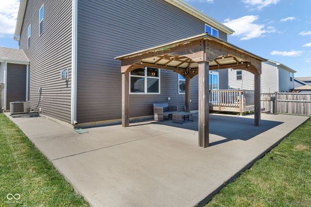 2239 Summer Shore Drive, Greenwood, IN 46143