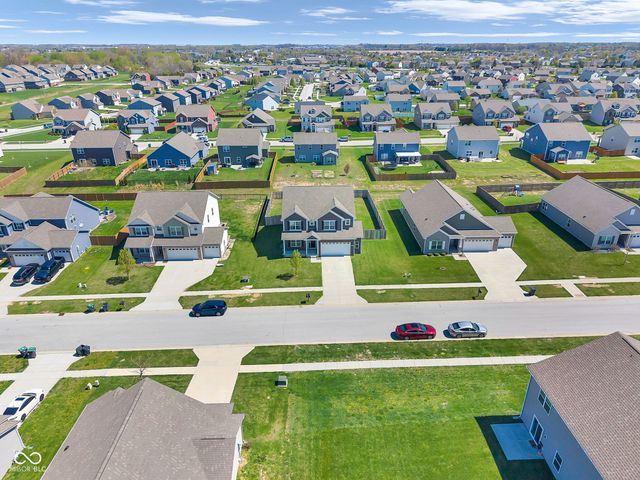 2239 Summer Shore Drive, Greenwood, IN 46143