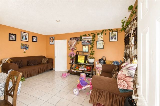 1329 W Mcfadden, Santa Ana, CA 92704