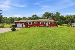425 River Road, Uxbridge, MA 01569