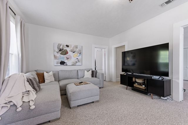 5802 Richmond Avenue, Dallas, TX 75206