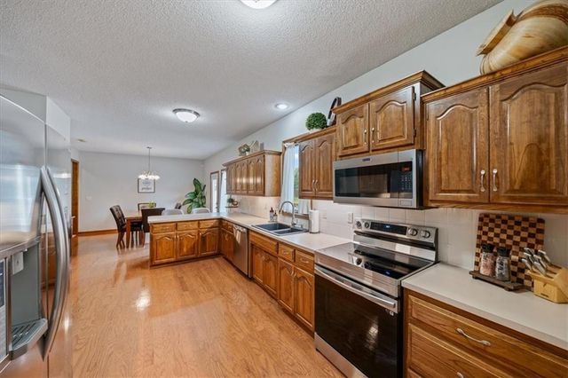 9400 N Campbell Court, Kansas City, MO 64155