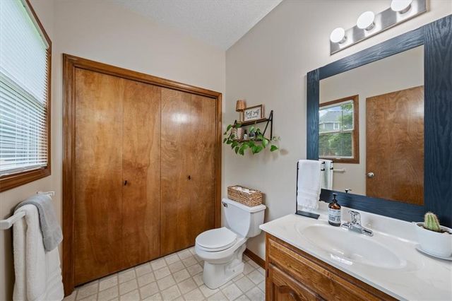 9400 N Campbell Court, Kansas City, MO 64155