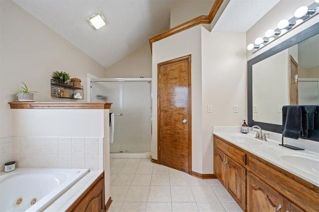 9400 N Campbell Court, Kansas City, MO 64155