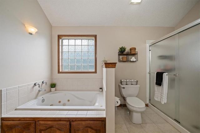 9400 N Campbell Court, Kansas City, MO 64155