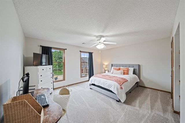 9400 N Campbell Court, Kansas City, MO 64155