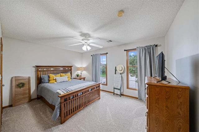 9400 N Campbell Court, Kansas City, MO 64155