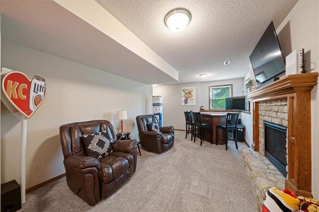 9400 N Campbell Court, Kansas City, MO 64155