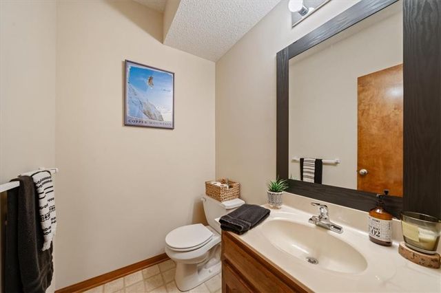 9400 N Campbell Court, Kansas City, MO 64155