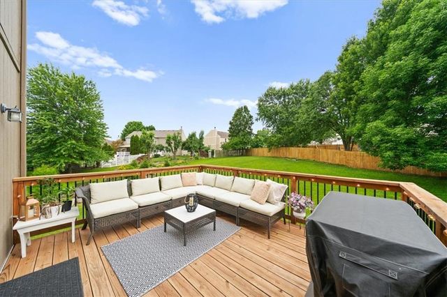 9400 N Campbell Court, Kansas City, MO 64155