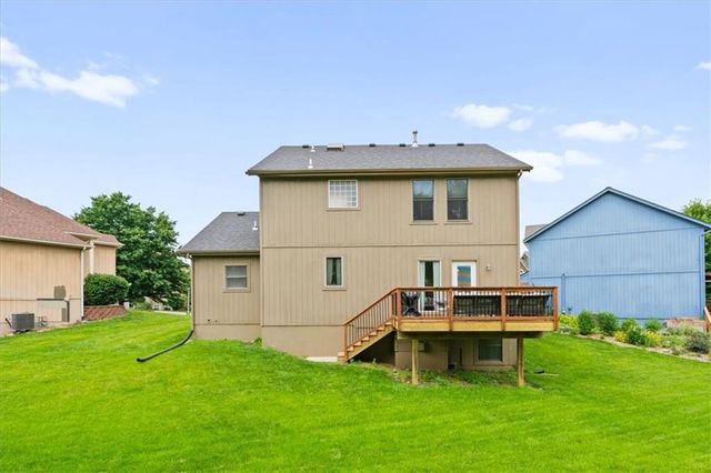 9400 N Campbell Court, Kansas City, MO 64155