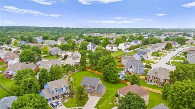9400 N Campbell Court, Kansas City, MO 64155