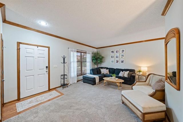 9400 N Campbell Court, Kansas City, MO 64155