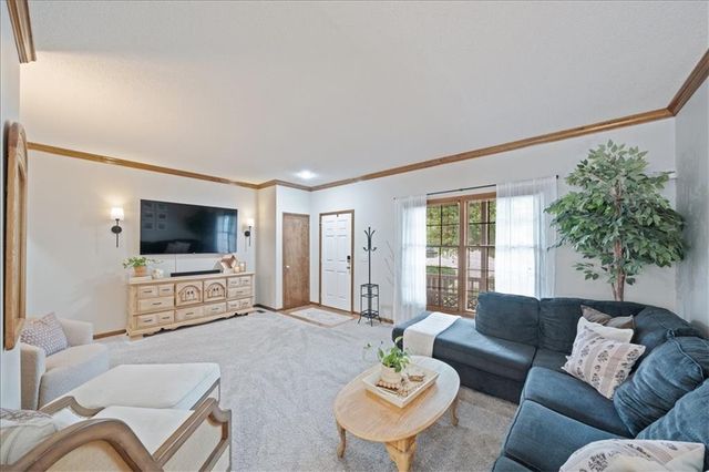 9400 N Campbell Court, Kansas City, MO 64155