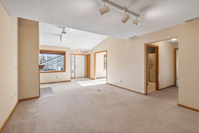 9959 Tamarack Cove, Woodbury, MN 55125