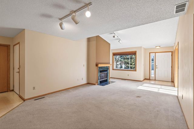 9959 Tamarack Cove, Woodbury, MN 55125