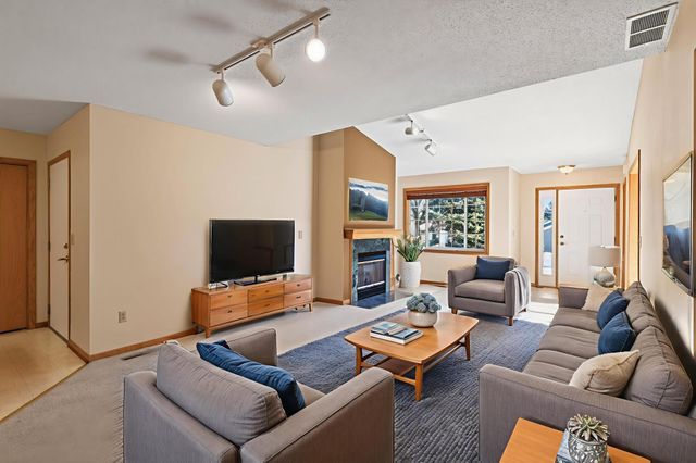 9959 Tamarack Cove, Woodbury, MN 55125