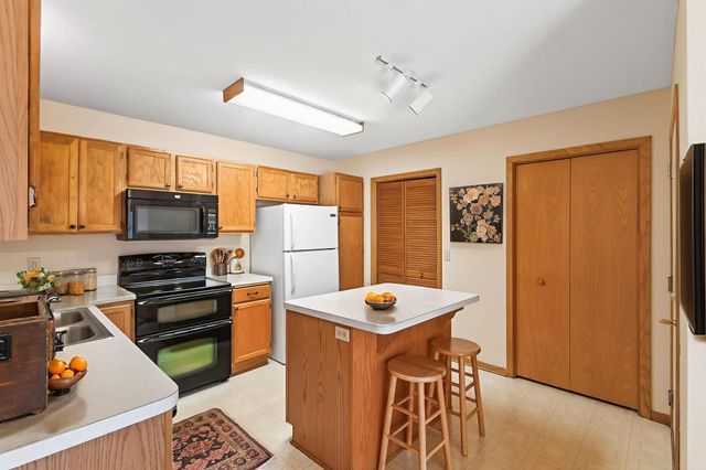 9959 Tamarack Cove, Woodbury, MN 55125