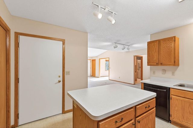 9959 Tamarack Cove, Woodbury, MN 55125