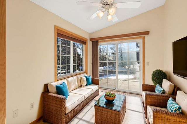 9959 Tamarack Cove, Woodbury, MN 55125