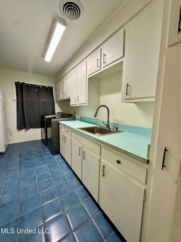 5018 Riverwood Circle, Jackson, MS 39211