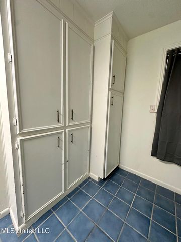 5018 Riverwood Circle, Jackson, MS 39211