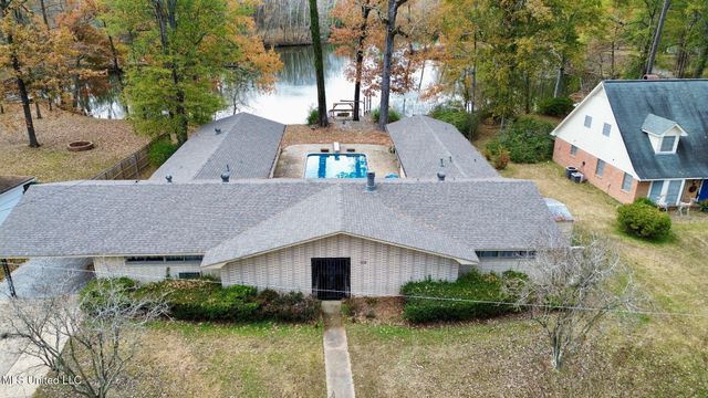 5018 Riverwood Circle, Jackson, MS 39211