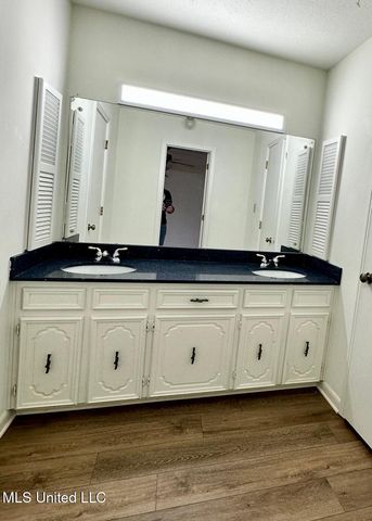 5018 Riverwood Circle, Jackson, MS 39211